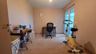 In het centrum van Eke, vlakbij alle winkels en goed bereikbaar, vinden we dit knappe en ruime appartement terug. Dit appartement is gelegen in...