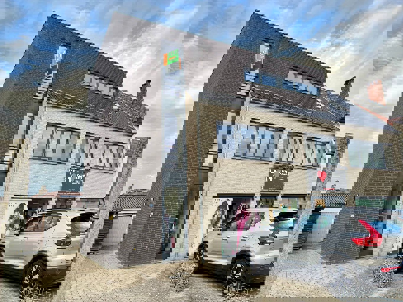 Ruim tweeslaapkamer appartement  met een vlotte verbinding naar het centrum van Mol.  - foto 1