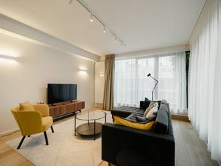 Ideally located in the European Quarter, a stone's throw from the Cinquantenaire Park and its many shops, this furnished penthouse apartment...