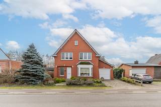 Deze woning is gelegen in Dessel in een landelijke omgeving met een snelle verbinding naar Mol, Geel, Retie en Dessel centrum.De indeling is de...
