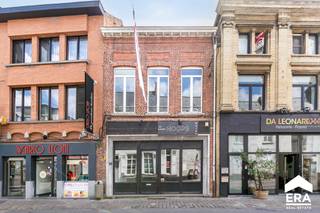 Diest : Handelspand te koop met woonst en tuinDit karaktervolle handelspand met bovenliggende woonst is gelegen in het centrum van Diest, in het...