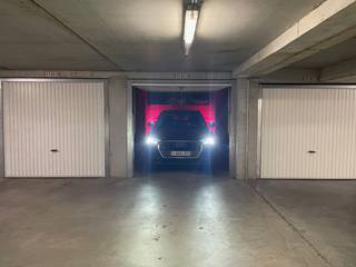 Deze garagebox bevindt zich op verdiep -1 van de residentie Apollo XI te Nieuwpoort-Bad.De garage is zeer gemakkelijk toegankelijk.De afmetingen zijn...