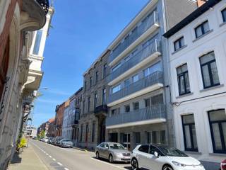 <strong>Te huur: Ruim appartement met 2 slaapkamers en grote kelderberging in hartje Tienen - EPC label B<br /></strong>Gelegen in het stadscentrum van Tienen, omvat dit instapklare appartement een comfortabele woonkamer, 2 volwaardige slaapkamers, geïnstalleerde keuken en badkamer alsook een grote kelderberging.<br /><br />✔️ Centrale ligging met winkels, openbaar vervoer en scholen op wandelafstand<br />✔️ Onmiddellijk beschikbaar<br />✔️ Mogelijkheid tot bij huren van een garagebox voor 100€/maand<br />✔️ Provisie: 100€/maand voor algemene onkosten<br /><br />Interesse? Neem vandaag nog contact op voor een bezichtiging! Mail naar claudia@immove.be of Bel 016/56.56.14