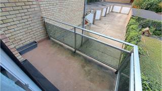 GARAGE te huur in residentie Canada op een uitstekende ligging in Kristus-Koning, een aangename en gezinsvriendelijke residentiele woonwijk vlakbij het centrum van Brugge.  **    **  Beschikbaar  Onmiddellijk vrij !  **