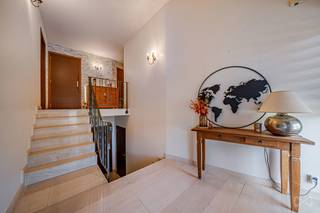 We Invest Ciney Haute-Meuse vous présente une opportunité rare au cœur du charmant village de Bioul. Posez vos valises et écrivez votre histoire...