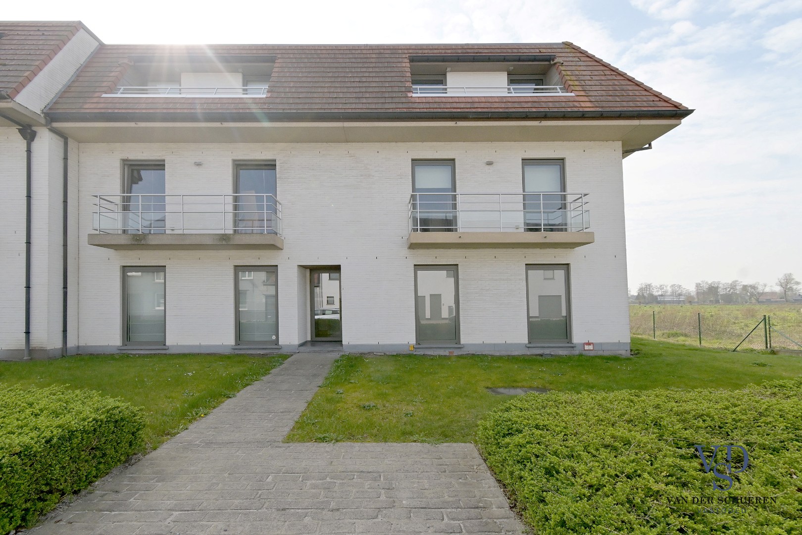 Lichtrijk appartement mét ondergrondse garage en berging. - foto 1