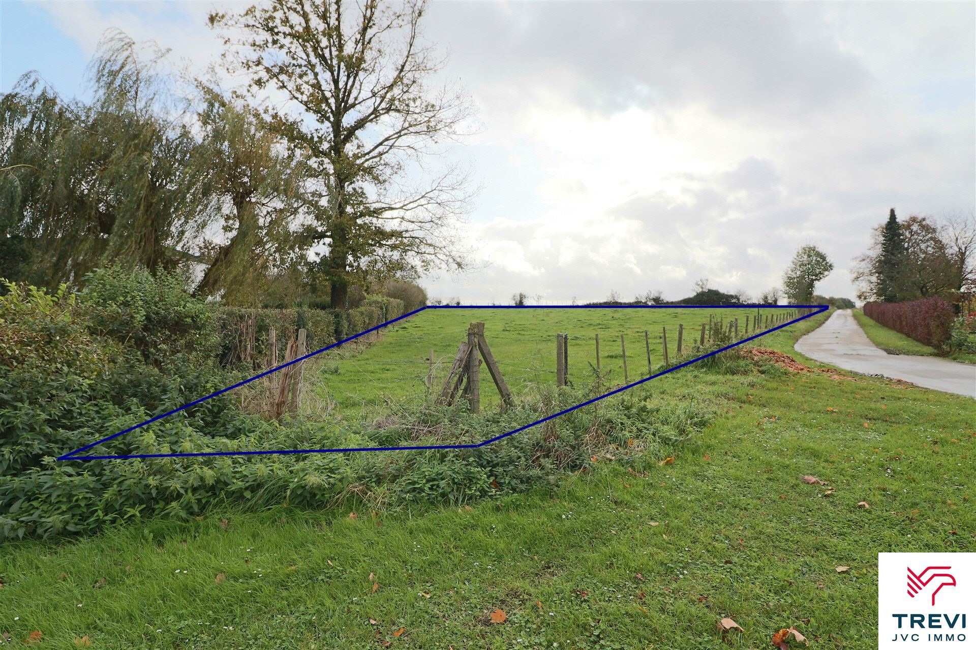 Beau terrain à batir avec vue dégagée - photo 1