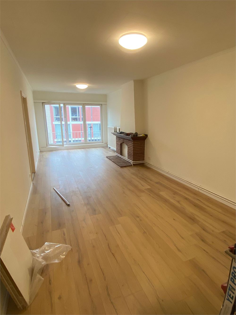 Volledig gerenoveerd ruim 1 slaapkamer appartement - foto 2