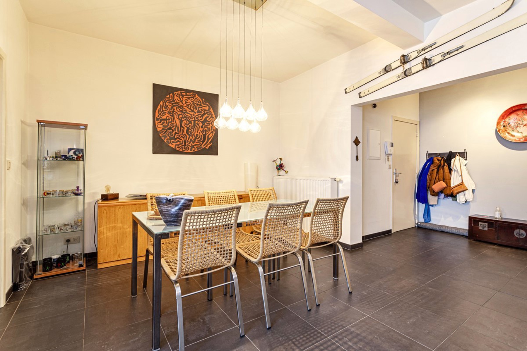 Appartement met 2 slaapkamers, terras en kelder - foto 3