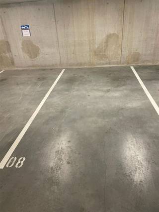 Recente open staanplaatsen aan het mooie stadspark Belle Vue.Ideaal gelegen op wandelafstand van het station, op een boogscheut van de campussen en...