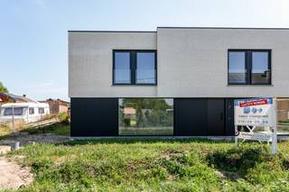 Op een uitstekende locatie te Westerlo vinden we dit prachtig, energiezuinig nieuwbouwproject bestaande uit 2 HOB met modern karakter.De...