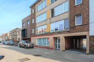 This two-bedroom apartment for sale is located on the ground floor of the well-maintained Residence Schapenstraat in Stene (Ostend). Thanks to...