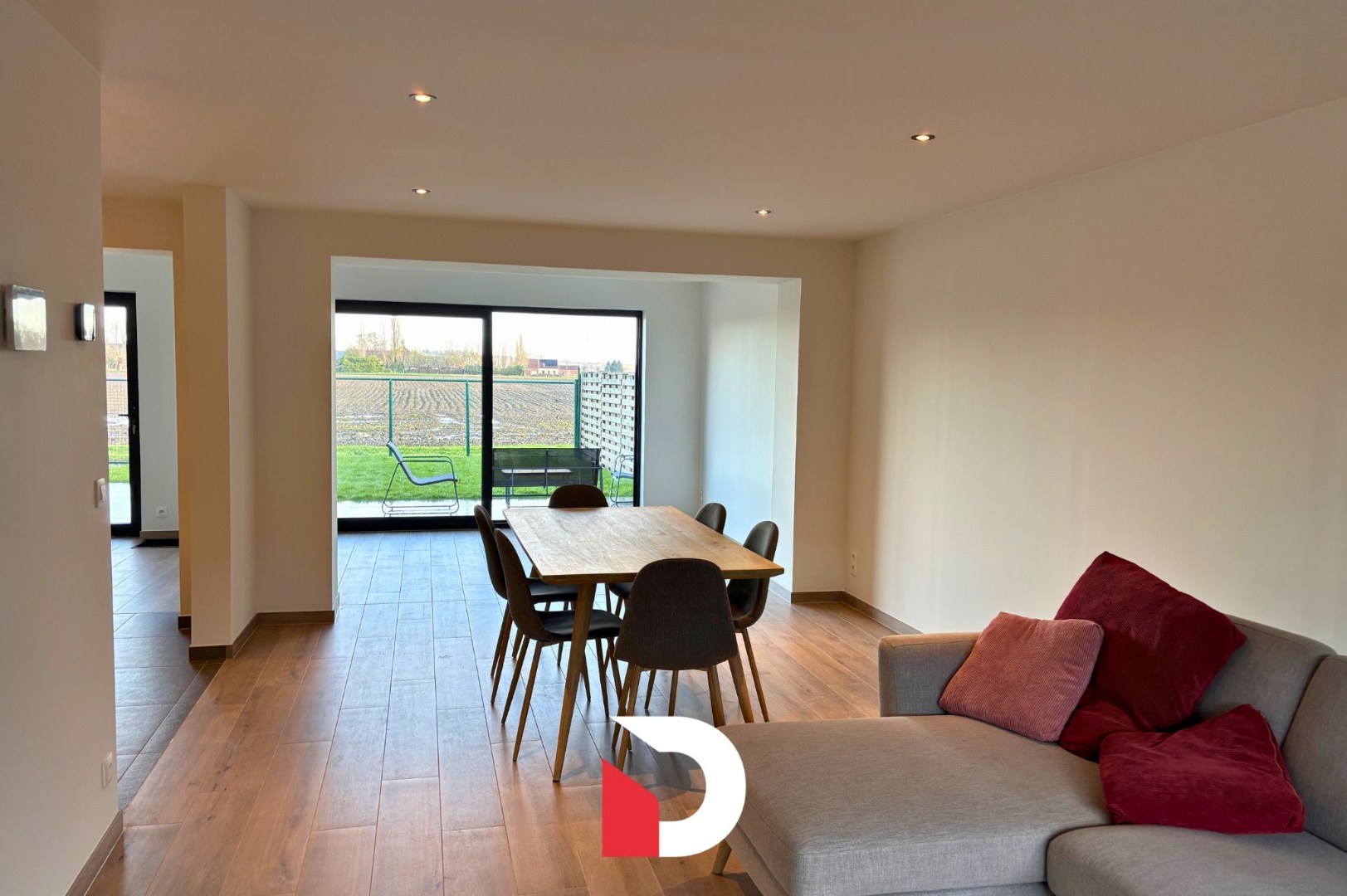 Gerenoveerde, lichtrijke woning met 3 slaapkamers en garage - foto 5