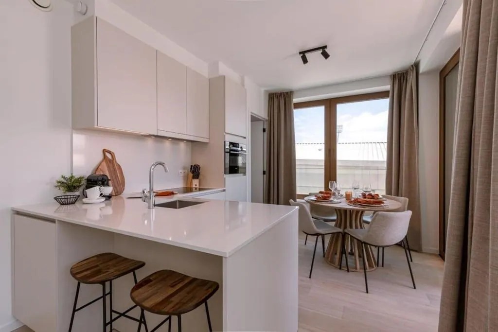 Magnifique appartement meublé d'une chambre à coucher à distance de marche de la plage. - photo 4
