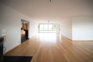 Geen bijkomende vaste kosten.Dit groot en praktisch ingericht duplex appartement is gelegen op de eerste en tweede verdieping.De inkom is rechts...