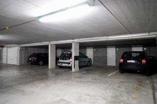 LAATSTE AUTOSTAANPLAATS te koop.<br /><br />Ondergrondse autostandplaats te koop in Merelbeke.<br /><br />Voor meer info en/of een bezoek gelieve ons te contacteren per mail of op 0472/13 28 79