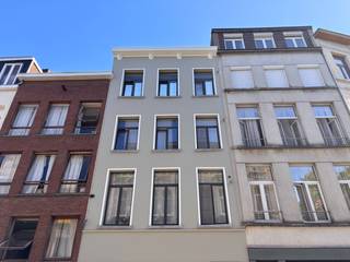 Energiezuinnig appartement  gelegen tussen de Nationalestraat en het St. Andriesplein.  Het kleine gebouw, zonder lift, werd in 2024/5 gerenoveerd...