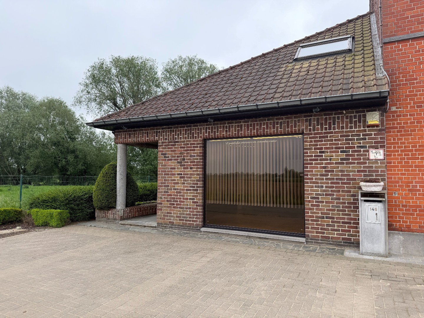 Commerciële ruimte van 134 m² met bijhorende parkingplaatsen - foto 2