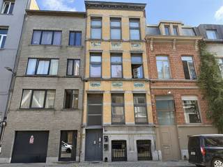 Ce studio confortable est situé au dernier étage d'un petit immeuble sur Haantjeslei à Anvers. Le studio est meublé et dispose d'un espace de vie...