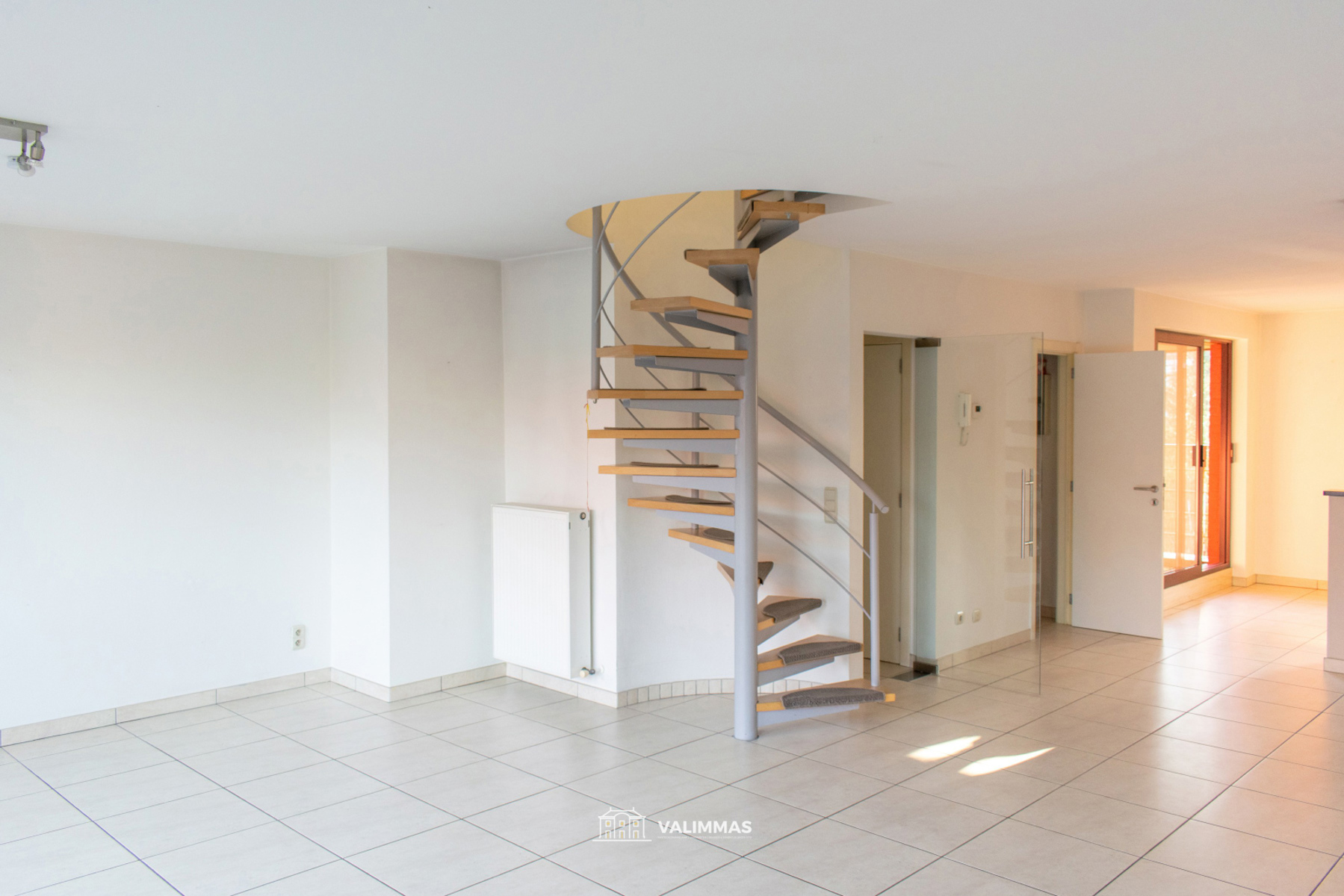 Ruim duplex-appartement met terras, grote kelder en zolder - foto 4