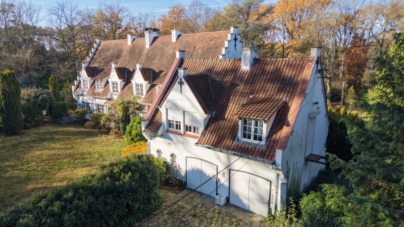 Standingvolle te renoveren villa van 520m² op 53 are - foto 5