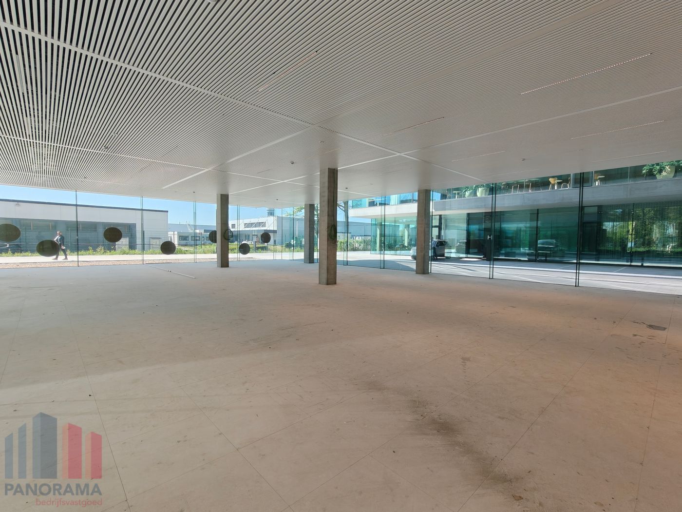 511 m² HIGH-END KANTOREN OP TOPLOCATIE LANGS DE E40 TE OOSTKAMP - photo 2