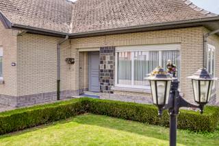 Bungalow op toplocatie te Ninove – Brakelsesteenweg 278Op zoek naar een woning waar rust, ruimte én een vlotte bereikbaarheid samenkomen? Dan is deze...