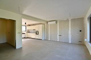 *** wordt volledig instapklaar afgewerkt ***In de Hovenierstraat bevindt zich deze prachtige woning die van kop tot teen een totale renovatie heeft...