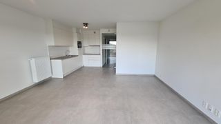 Indeling: Lichtrijke en ruime woonkamer met open keuken voorzien van vaatwas/koelkast/inductiekookplaats/combi-oven, aansluitend terras, badkamer...