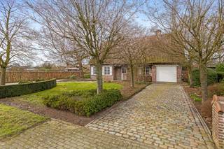 Deze woning met bedrijfsgebouw is ideaal voor wie wonen en werken wil combineren. De woning is vlakbij het centrum van Retie en de autosnelweg...