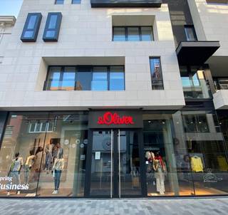 Op zoek naar een moderne commerciële ruimte in het centrum van Aalst? Dit betreft een handelsgelijkvloers met een opp. van 210 m² + kelder van 80...