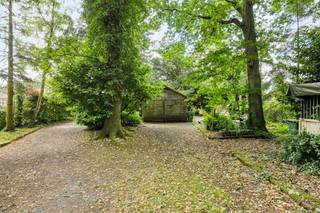 In een rustige woonwijk in Genk treffen we deze ruime gezinswoning op een perceel van maar liefst 1.515m². Met een bewoonbare oppervlakte van 279...