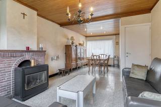 De woning is rustig gelegen in Geluwe, een aangename deelgemeente van Wervik. Dankzij de nabijheid van invalswegen en de A19 is er een...