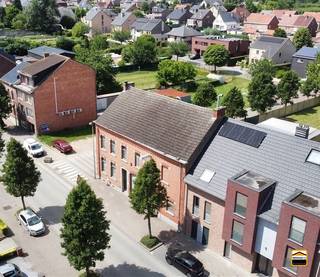 Frituur met woonst in authentieke hoeve in het centrum van BorgloonDeze hoeve, momenteel ingedeeld als enerzijds een handelspand, met name een...
