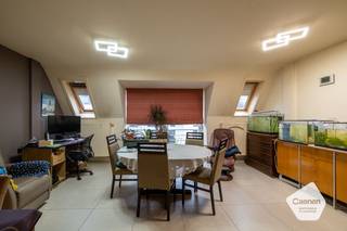 In het rustige en charmante Lombardsijde vindt u dit verzorgd appartement, gelegen in een kleinschalige residentie met lift, gebouwd in 2007;De...