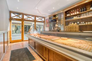 Gina en Johan hebben gedurende meer dan 30 jaar een zeer succesvolle handelszaak uitgebouwd, 't Lekkerbekje. Nu ze stilaan willen genieten van...