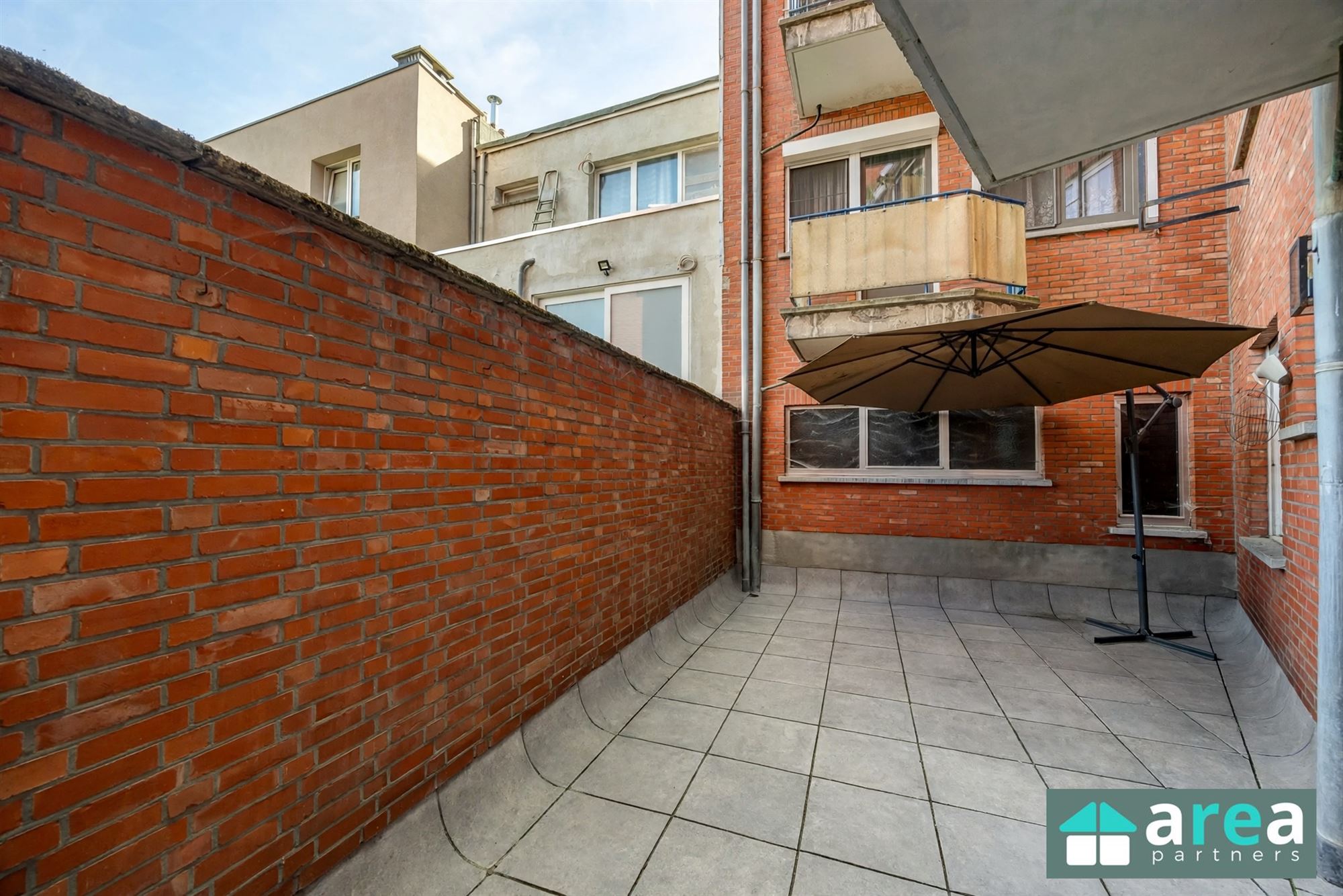 Gelijkvloersappartement met 2 slpk. &amp; tuin op centrale locatie! - foto 3