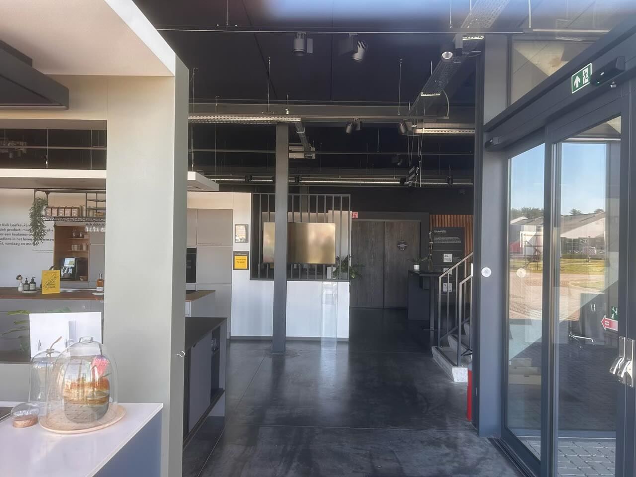 UNIEK GELEGEN MODERNE BAANWINKEL MET PARKING - foto 3