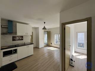 Informatie appartementsgebouwVergund appartementsgebouw op de hoek van de binnenkort vernieuwde en groene Van Maerlantstraat! Het gebouw is momenteel...