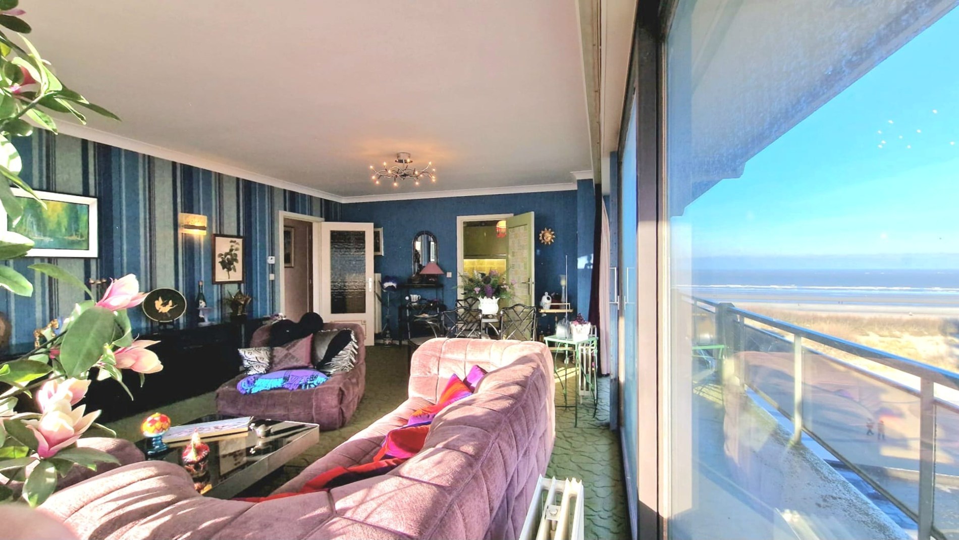 HOEKAPPARTEMENT (98 m2) MET ZIJDELINGS ZEEZICHT + DRIE SLAAPKAMERS MET ZONNETERRAS GELEGEN OP DE PRACHTIGE LEOPOLD I ESPLANADE TE DE PANNE - foto 5