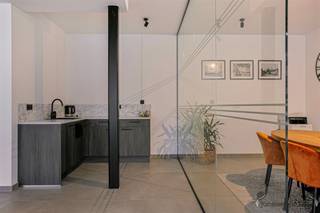 UNIEKE KANS: COMMERCIËLE TOPLOCATIE IN HET HART VAN ITEGEMBent u op zoek naar een slimme investering of een perfecte locatie voor uw kantoor,...