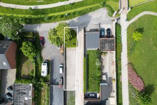 In het hart van Deinze, verscholen in het groen en toch vlak bij alle voorzieningen, bevindt zich dit aantrekkelijk perceel bouwgrond van 298 m²...