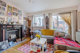 Op een toplocatie in het centrum van Gent, in de Posteernestraat 15B, vinden we dit aangename en lichtrijke appartement terug.Dankzij de vlotte...