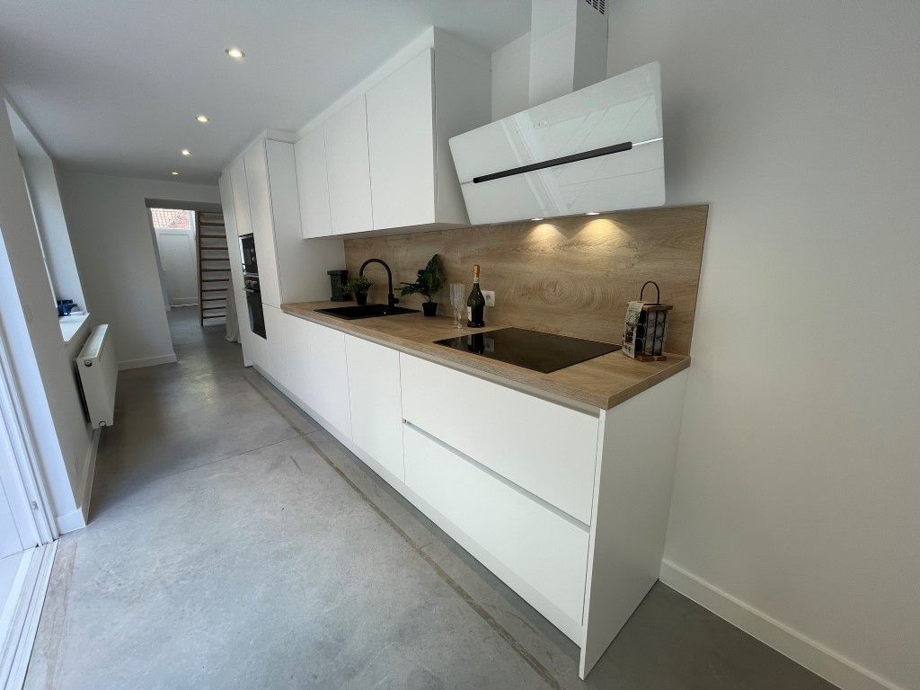 Volledig gerenoveerde woning in centrum Brugge, met terras, tuin én fietsdoorgang - foto 5