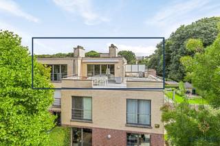 Ontdek dit exclusieve penthouse in Heverlee, ideaal gelegen nabij openbaar vervoer en op een steenworp van Leuven. Gelegen aan de groene rand...