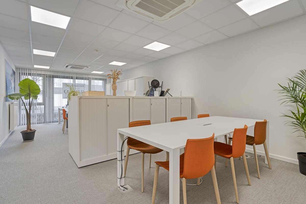 Kantoor van ca. 1.550m² met 80 parkings in Roeselare-centrum - foto 5