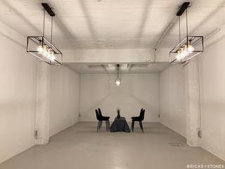 Warehouse with garage box in a prime location. Warehouse with private toilet, approximately 50 m² + 30 m² garage with automatic gate. Private...