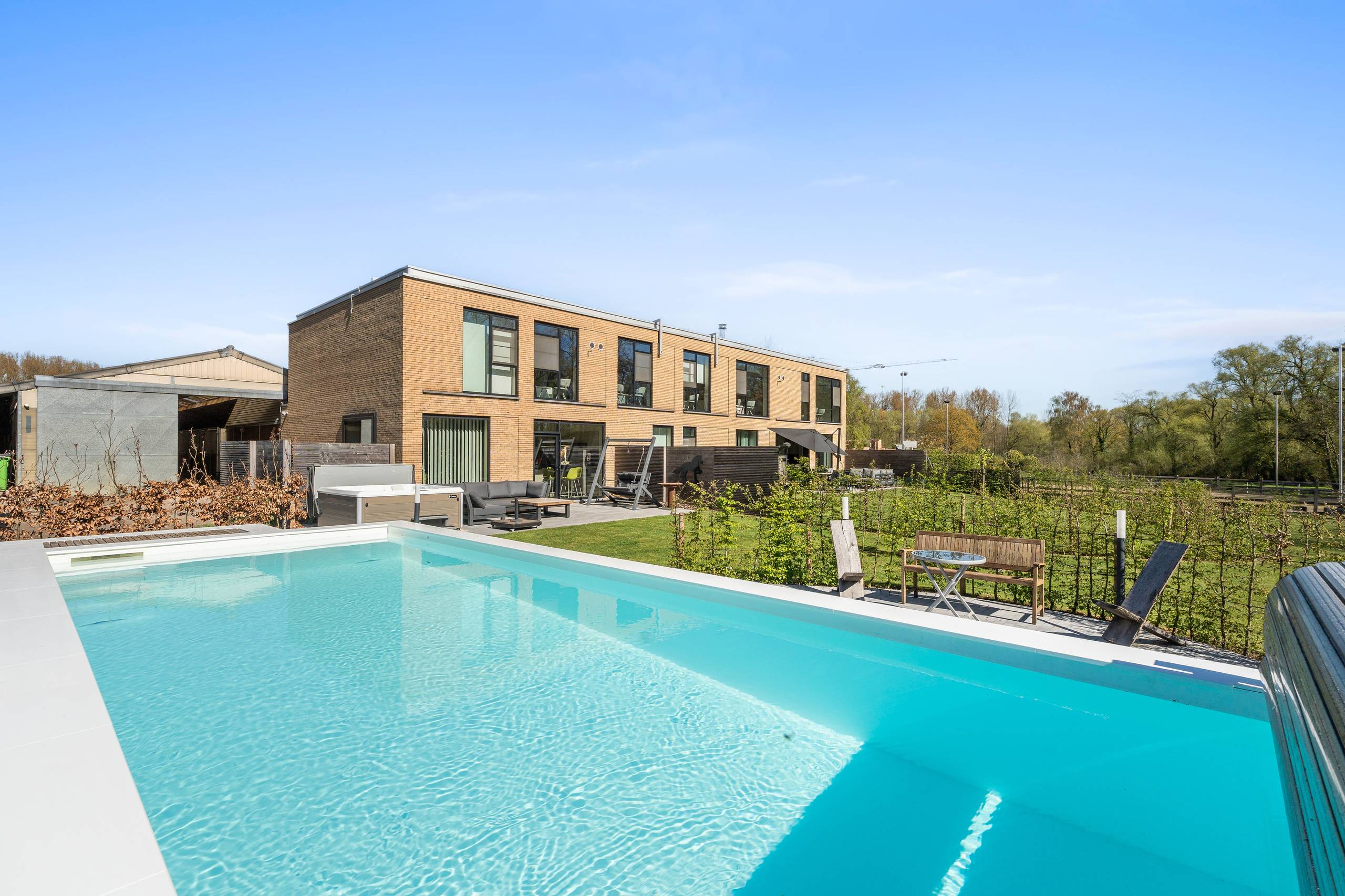 Commercial à vendre à Lennik avec 6 chambres - photo 1