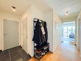 Recent 2 SLAAPKAMER-APPARTEMENT MET TERRAS In het hartje van Eine, deelgemeente van Oudenaarde. Op een CENTRALE LIGGING dicht bij alle...