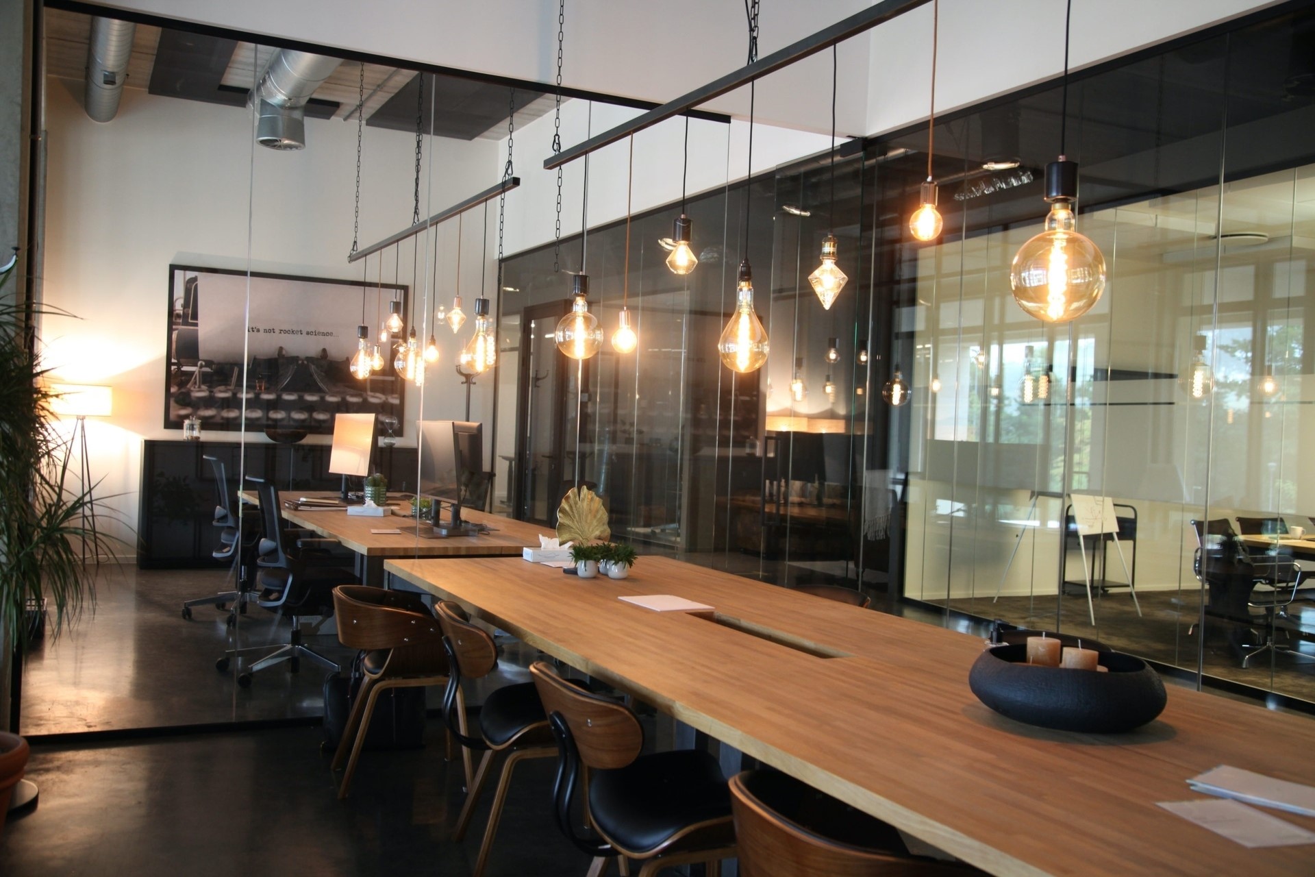 Your Workspace in a Prime Location - photo 3
